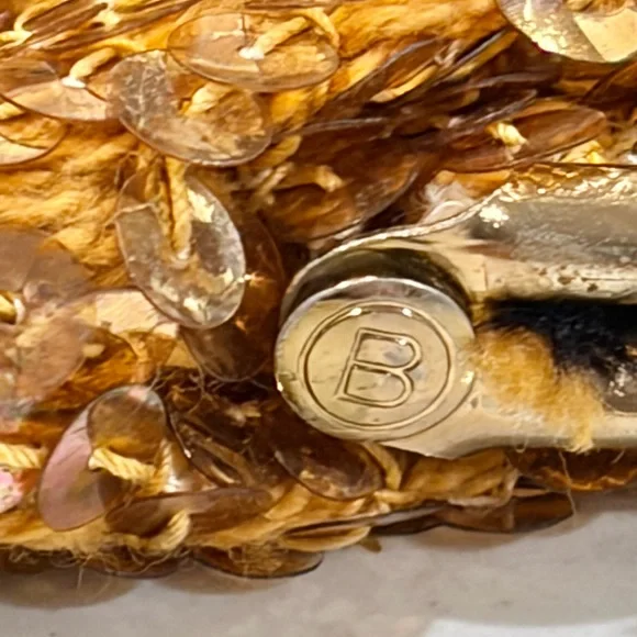 Vintage gold sequin beaded evening purse with kiss-lock clasp and chain handle - Picture 5 of 7